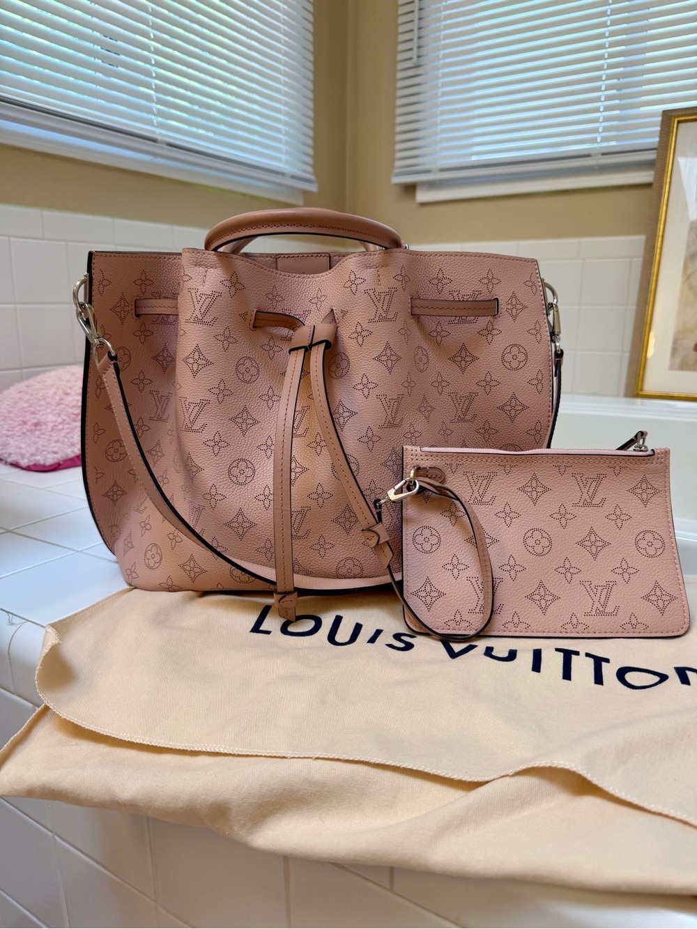 Louis Vuitton Mahina Girolatta Magnolia Handbag Pink